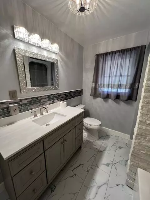 Bath - 1071 Laurel Ave, Gustine, CA 95322 photo 3 of 8