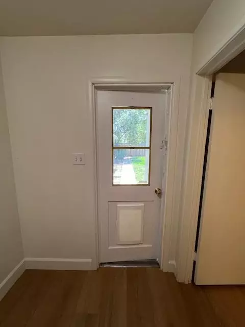 Entry Way - 1071 Laurel Ave, Gustine, CA 95322 photo 2 of 2