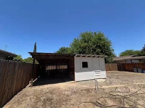 Exterior - 1071 Laurel Ave, Gustine, CA 95322 photo 8 of 10