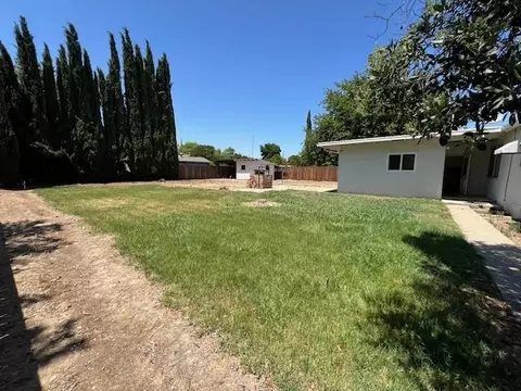 Exterior - 1071 Laurel Ave, Gustine, CA 95322 photo 5 of 10