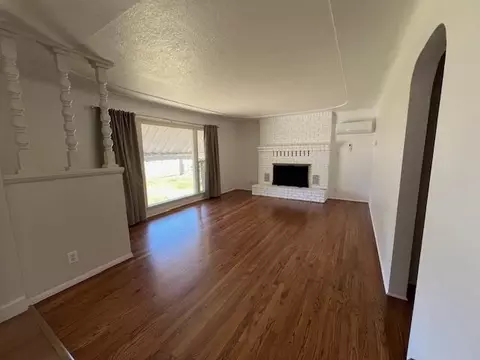Living - 1071 Laurel Ave, Gustine, CA 95322 photo 3 of 4