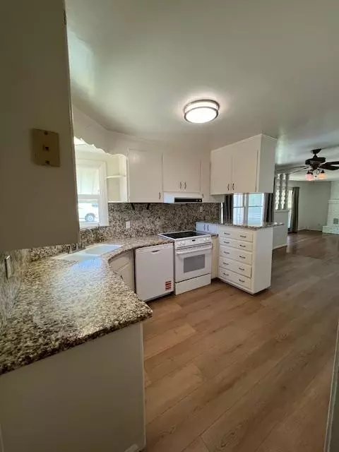 Kitchen - 1071 Laurel Ave, Gustine, CA 95322 photo 2 of 3