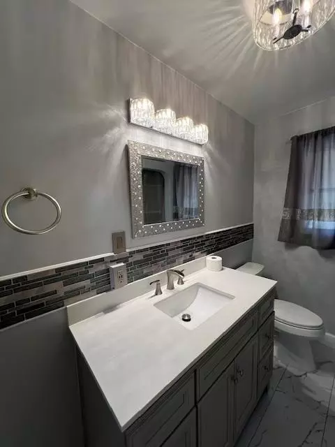 Bath - 1071 Laurel Ave, Gustine, CA 95322 photo 8 of 8