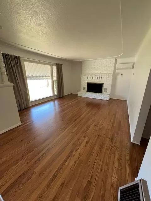 Living - 1071 Laurel Ave, Gustine, CA 95322 photo 2 of 4