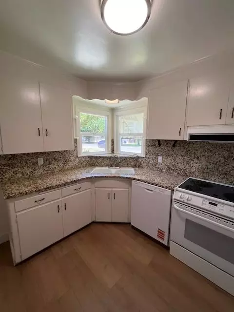 Kitchen - 1071 Laurel Ave, Gustine, CA 95322 photo 3 of 3