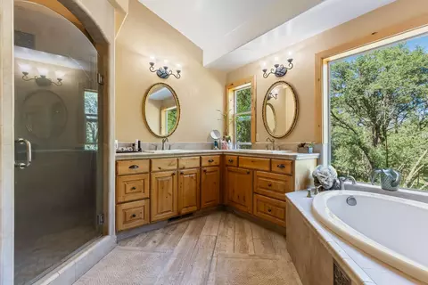 Bath - 11318 Wolf Rd, Grass Valley, CA 95949 photo 3 of 7