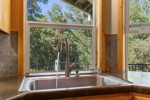 Kitchen - 11318 Wolf Rd, Grass Valley, CA 95949 photo 6 of 9