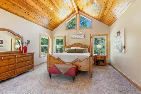 Bedroom - 11318 Wolf Rd, Grass Valley, CA 95949 photo 3 of 8