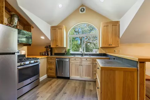 Kitchen - 11318 Wolf Rd, Grass Valley, CA 95949 photo 9 of 9