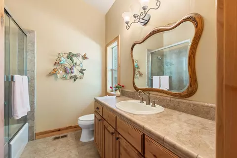 Bath - 11318 Wolf Rd, Grass Valley, CA 95949 photo 6 of 7