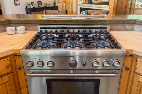 Kitchen - 11318 Wolf Rd, Grass Valley, CA 95949 photo 4 of 9