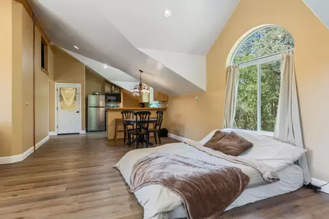 Bedroom - 11318 Wolf Rd, Grass Valley, CA 95949 photo 7 of 8