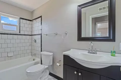 Bath - 931 E North, Manteca, CA 95336 photo 1 of 3
