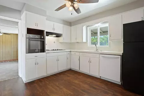 Kitchen - 931 E North, Manteca, CA 95336 photo 1 of 2
