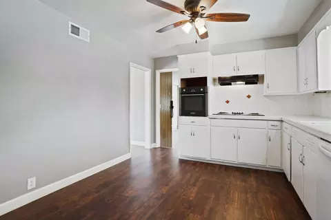 Kitchen - 931 E North, Manteca, CA 95336 photo 2 of 2
