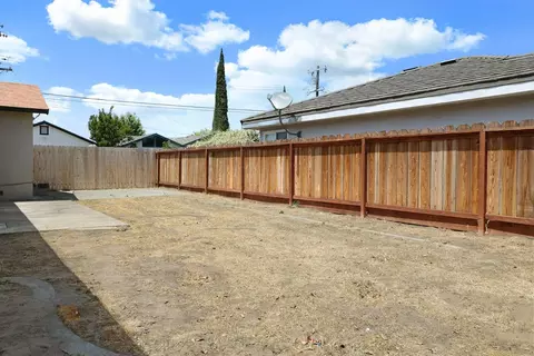 Exterior - 931 E North, Manteca, CA 95336 photo 5 of 7