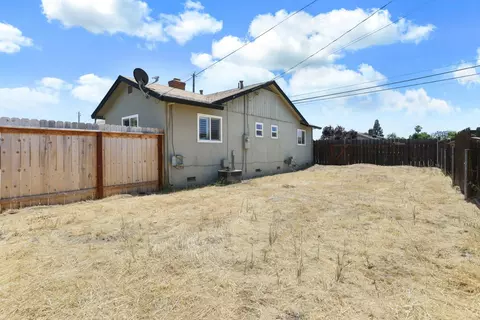 Exterior - 931 E North, Manteca, CA 95336 photo 6 of 7