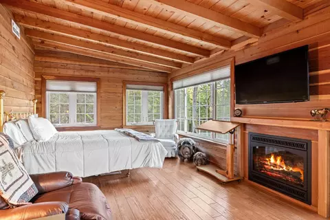 Bedroom - 5860 Shoo Fly Rd, Placerville, CA 95667 photo 2 of 3