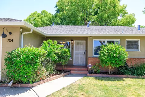 Exterior - 704 Edison Ave, Modesto, CA 95350 photo 5 of 17