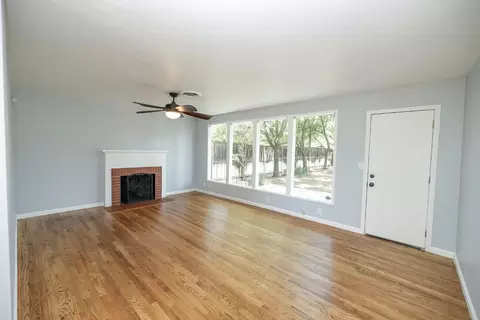 Living - 704 Edison Ave, Modesto, CA 95350 photo 4 of 7