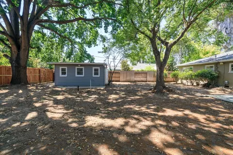 Exterior - 704 Edison Ave, Modesto, CA 95350 photo 12 of 17
