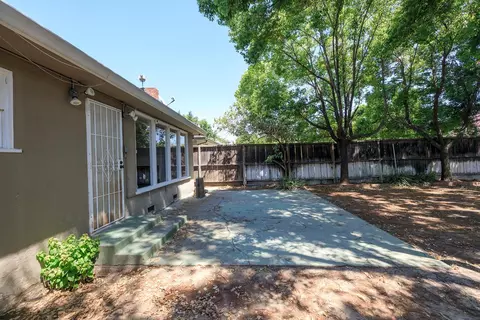 Exterior - 704 Edison Ave, Modesto, CA 95350 photo 6 of 17