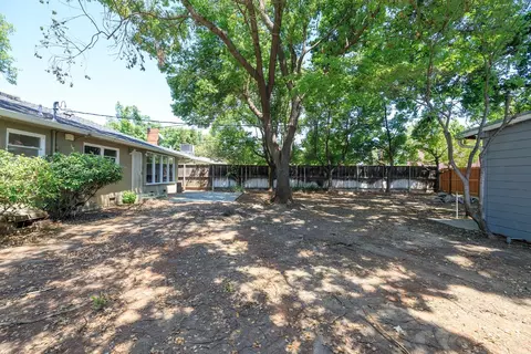 Exterior - 704 Edison Ave, Modesto, CA 95350 photo 9 of 17