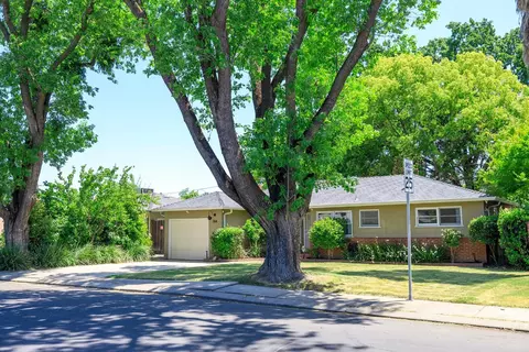 Exterior - 704 Edison Ave, Modesto, CA 95350 photo 3 of 17