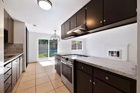 Kitchen - 2830 Lincoln Blvd, Tracy, CA 95376 photo 4 of 6