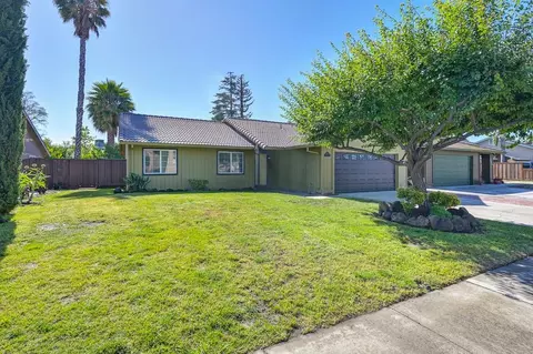 Exterior - 2830 Lincoln Blvd, Tracy, CA 95376 photo 2 of 8