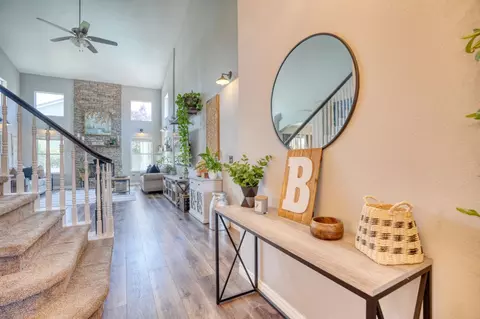Entry Way - 1182 Eastburg Ct, Ripon, CA 95366 photo 5 of 11