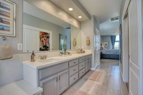 Bath - 1182 Eastburg Ct, Ripon, CA 95366 photo 5 of 8
