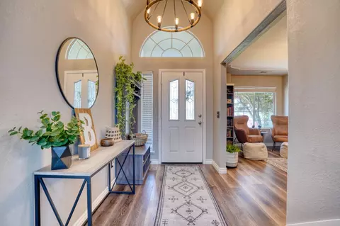 Entry Way - 1182 Eastburg Ct, Ripon, CA 95366 photo 4 of 11