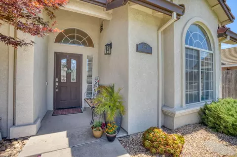Entry Way - 1182 Eastburg Ct, Ripon, CA 95366 photo 1 of 11