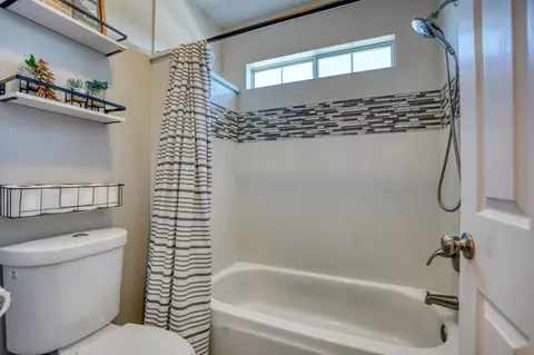 Bath - 1182 Eastburg Ct, Ripon, CA 95366 photo 8 of 8