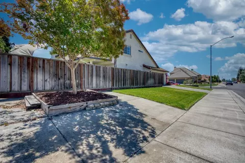 Exterior - 1182 Eastburg Ct, Ripon, CA 95366 photo 6 of 19