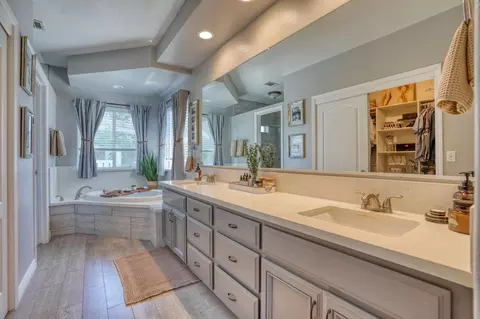 Bath - 1182 Eastburg Ct, Ripon, CA 95366 photo 1 of 8