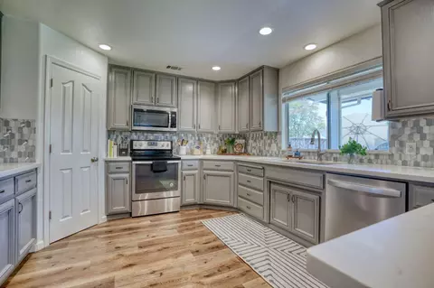 Kitchen - 1182 Eastburg Ct, Ripon, CA 95366 photo 2 of 5