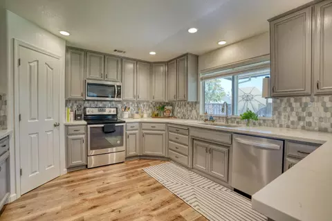 Kitchen - 1182 Eastburg Ct, Ripon, CA 95366 photo 1 of 5