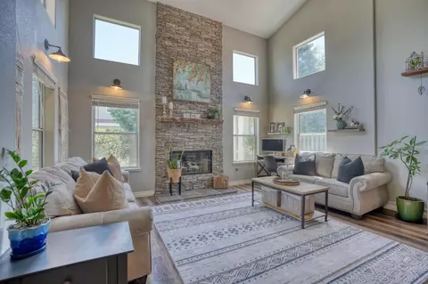 Living - 1182 Eastburg Ct, Ripon, CA 95366 photo 3 of 4