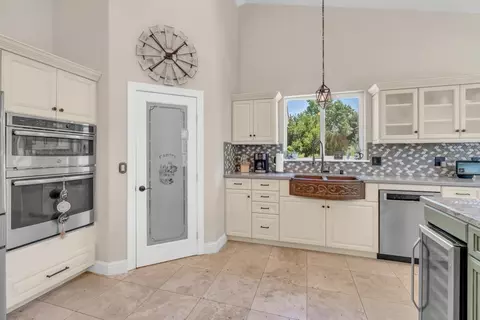 Kitchen - 8731 Dillard Rd, Wilton, CA 95693 photo 4 of 9