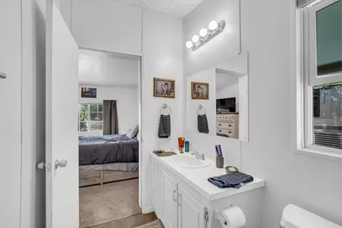 Bath - 8731 Dillard Rd, Wilton, CA 95693 photo 8 of 9
