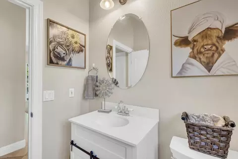 Bath - 8731 Dillard Rd, Wilton, CA 95693 photo 2 of 9