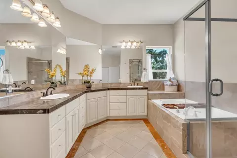 Bath - 8731 Dillard Rd, Wilton, CA 95693 photo 5 of 9