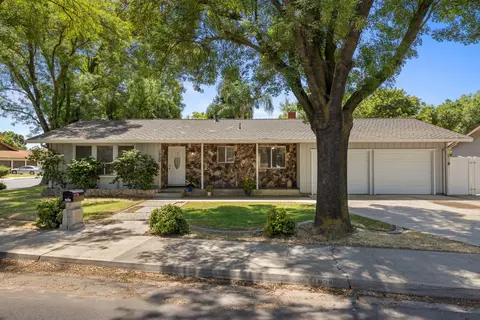 1920 E Orangeburg Ave, Modesto, CA 95355 photo 1