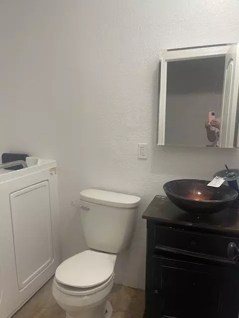 Bath - 320 Lannis Ct, Ripon, CA 95366 photo 2 of 3