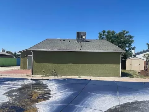 Exterior - 320 Lannis Ct, Ripon, CA 95366 photo 6 of 7