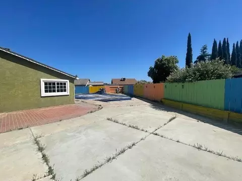 Exterior - 320 Lannis Ct, Ripon, CA 95366 photo 4 of 7