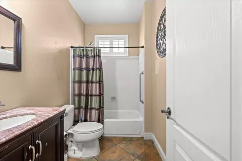 Bath - 4108 Mercer Dr, Modesto, CA 95356 photo 4 of 4