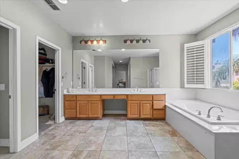 Bath - 4108 Mercer Dr, Modesto, CA 95356 photo 2 of 4